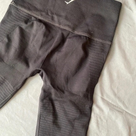 Gymshark black energy seamless butt lift perforated leggings size XS - Picture 3 of 6